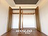 収納：■壁一面を利用した大容量のクローゼットです！■お部屋がスッキリ片付くだけでなく、新しく収納棚を買い足す必要がないので、初期費用が抑えられそうですね！
