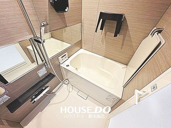 ■広々とした落ち着きのあるバスルームには浴室暖房乾燥機、追い炊き機能も完備しています！■冷めてしまったお風呂もボタン一つでカンタンにポカポカのお風呂へ♪