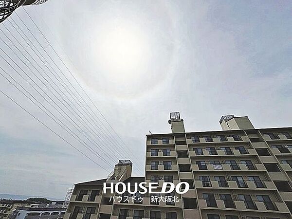 ■バルコニーからの眺望です！■周りの建物とは距離があるため、自然の光もしっかりと入るバルコニーです♪