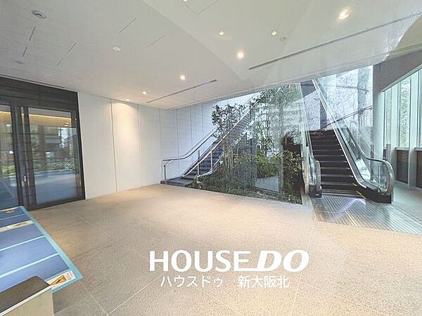 ■エントランスを入るとエスカレーターで居住区部分へ上がることができます！■ロビー内が外から見れないため、プライベートが確保されております！