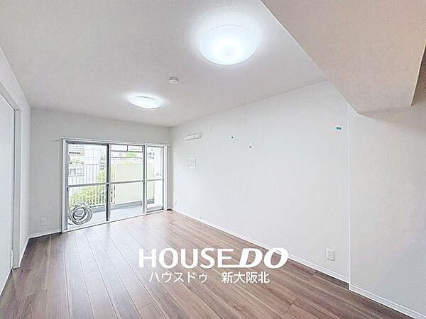 ■リビングに面したお部屋は、扉を開ければ広々としたリビングとしてお使いいただけます！■ご家族の人数やライフスタイルに合わせてお部屋の用途を使い分けていただくことができます◎