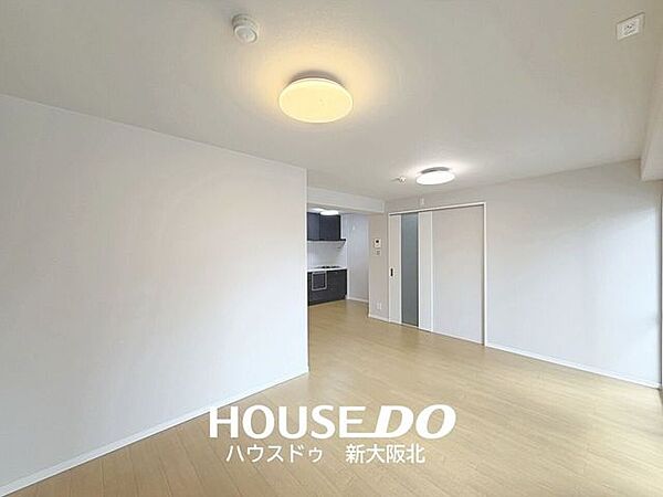 ■白を基調とした明るいリビングはご家族との会話も弾みそうですね！■白はどのような色とも相性がいいので、お客さま好みのコーディネートをお楽しみいただけます！