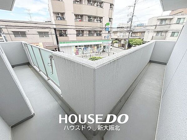 ■3方向にバルコニーがあるため、、すべてのお部屋がバルコニーに面しています！■自然の光が差し込む明るい室内です♪
