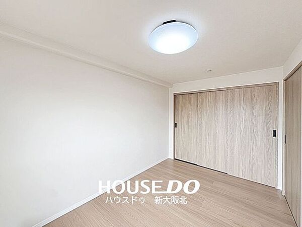 ■リビングに面した5．4帖洋室■引き戸はドアに比べてデッドスペースができにくく、空間を無駄なく使うことができます！■家具のレイアウトもしやすいですよ！