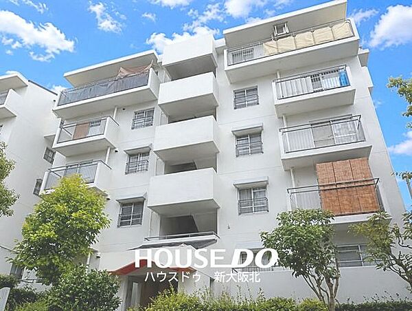 ■2026年5月リノベーション物件！■人気の角住宅！隣接する建物が少ない為、窓から光が入りやすく通気性も良好◎■専用駐車場権利付きの為、お車をお持ちの方も安心♪