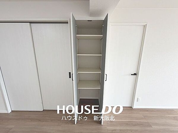 ■うれしいリビング収納！■リビング収納は必ず通る位置にあるため、普段使用する小物等を置いておくのも◎