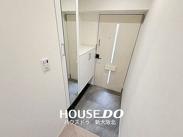 ■全身鏡付のシューズボックスを設置しています！■お出かけ前の身だしなみチェックもバッチリしていただけます！