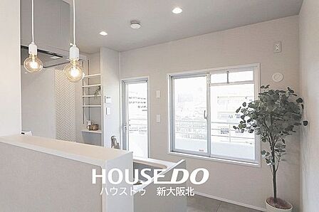 ■バルコニーに隣接していますので、ドアを開ければ、お料理のニオイもこもらず開放的なキッチンスペースです!