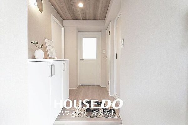 ■シューズボックスは、飾り棚としてもご使用いただけます！■段の高さ調節ができるのでヒールや高さのある靴も収納可能です！