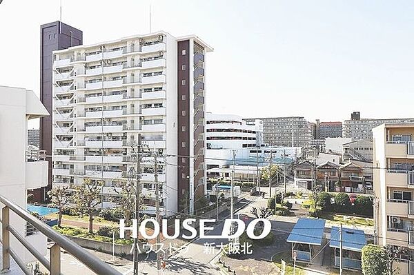 ■目の前を遮る建物がないため、遠くの景色を見ることのできる気持ちの良いバルコニーです♪