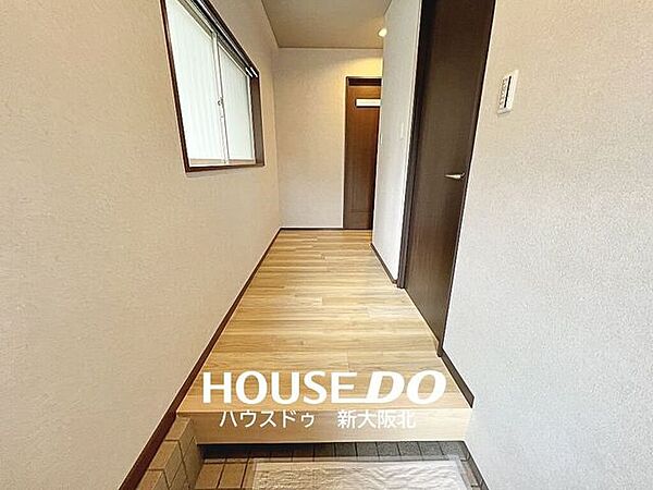 ■ナチュラルな木目の床・建具の組み合わせがシンプルで落ち着いた雰囲気の室内です！