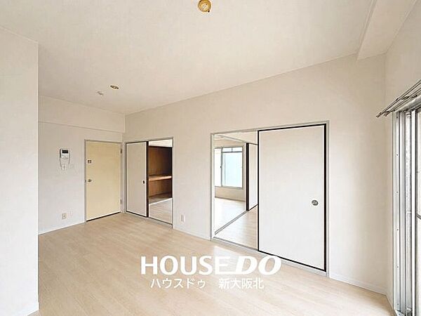 ■リビングに面したお部屋は、ご家族のライフスタイルに合わせて広々としたリビングとして使用したり、個室として利用するなど、使い分けることができます！