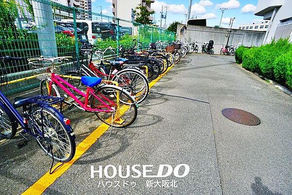 ■区画された駐輪場！平面の為出し入れがスムーズです♪