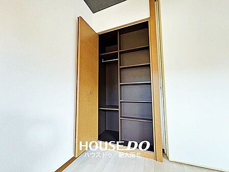 ■全居室に収納付き♪■お部屋がスッキリ片付くだけでなく、新しく収納棚を買い足す必要がないので、初期費用が抑えられそうですね!