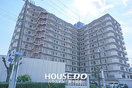 ■JR東西線「御幣島駅」徒歩6分!■1980年築!11階建て!総戸数95戸!■周囲にはコンビニやスーパーなど、生活に便利な施設が充実!