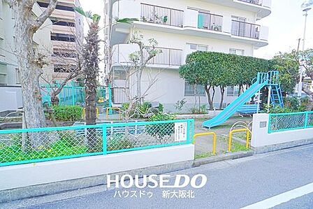 ■マンション下には遊具付きの公園があります!■遠くに出かけなくてもお子様の遊べる場所があるのはうれしいですね♪