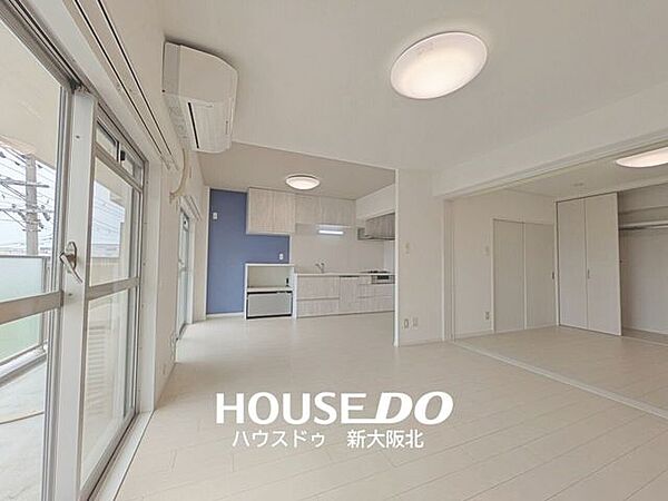 ■リビングに面したお部屋は、扉を開ければ広々としたリビングとしてお使いいただけます！■ご家族の人数やライフスタイルに合わせてお部屋の用途を使い分けていただくことができますよ！