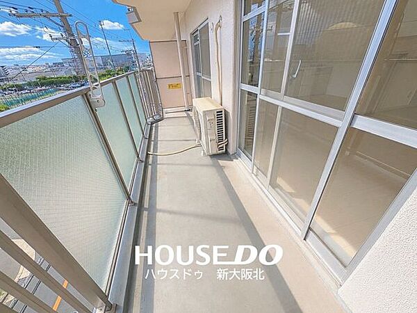 ■陽当り・通風・眺望良好のゆとりのあるバルコニー！■テーブルや観葉植物等を置けばまた違った空間に大変身します！