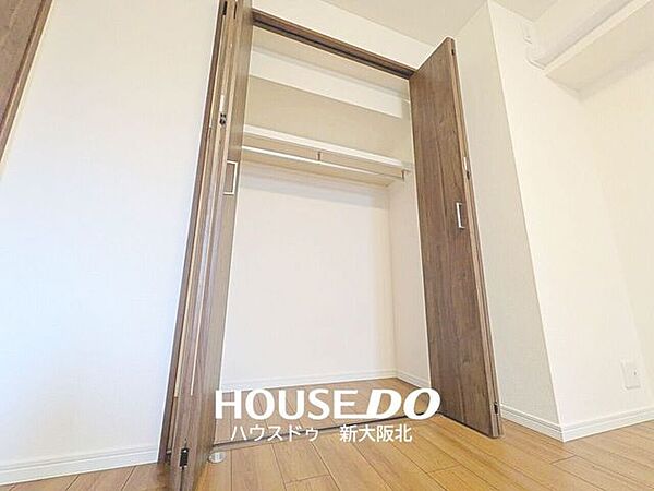 ■全居室収納付き！■お部屋がスッキリ片付くだけでなく、新しく収納棚を買い足す必要がないので、初期費用が抑えられそうですね！