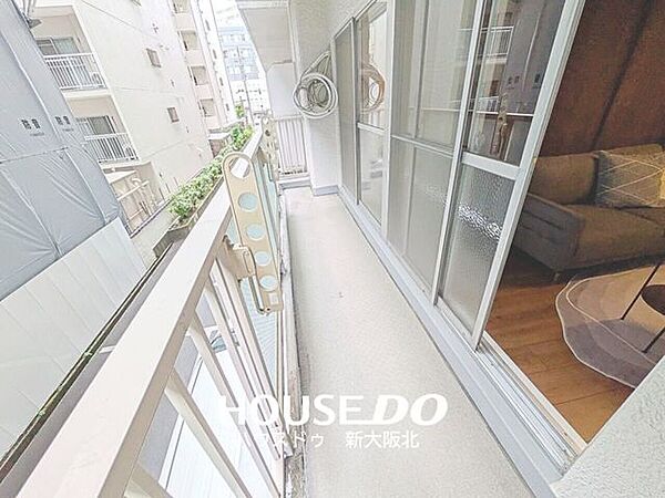 ■広いバルコニーで洗濯物も楽々！ ■洗濯物の大きさに合わせて高さ調節のできるスライド式を採用！