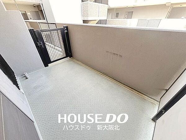 ■ゆとりある玄関ポーチ付き！雨の日の使いやすさと外から室内が見えずらくなるのでプライバシーを高めます！