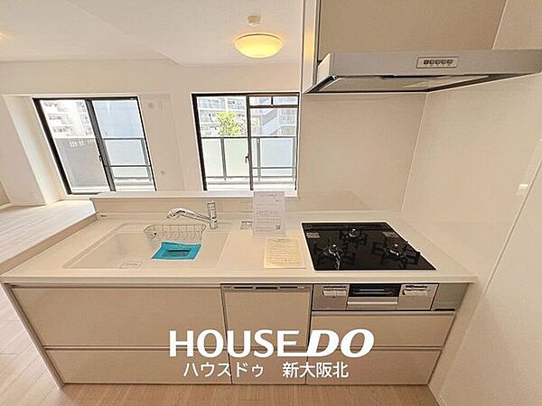 ■ご家族との会話が楽しめる対面式のシステムキッチン！■料理をしながらテレビを見たり、お子さまの様子を見守ることもできますよ！■毎日のお料理が楽しくなりそうですね！