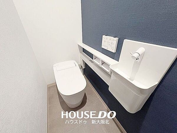 【LIXILリフォームイメージ】■お掃除に抵抗感のあるトイレも新しい物に交換してしまえば意欲も湧きそうですね！■詳しい費用は物によって変わってきますので、希望の機能などをご相談下さい！