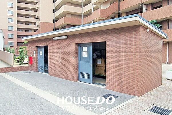 ■ゴミ捨て場は扉がついていますので荒らされる心配が少なく、臭いも気になりにくいです！