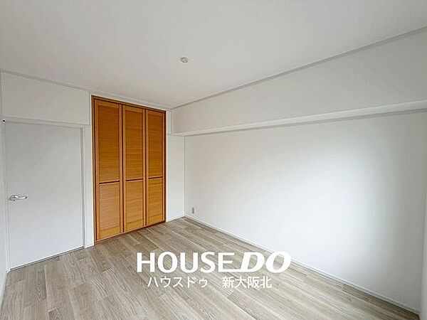 ■こちらはリビングを通らずに入室できる独立性の高いお部屋です！■書斎や趣味のスペースとしてもお使いいただけますよ！