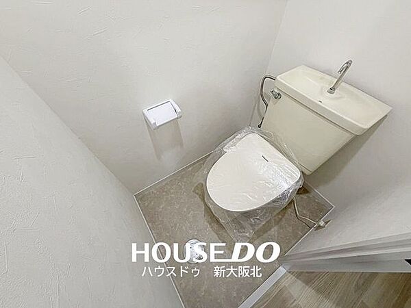■鏡の両側にたくさんの収納棚がついた洗面台！■欲しいものをサッと取り出せるので、忙しい朝の身支度もはかどりそうですね！