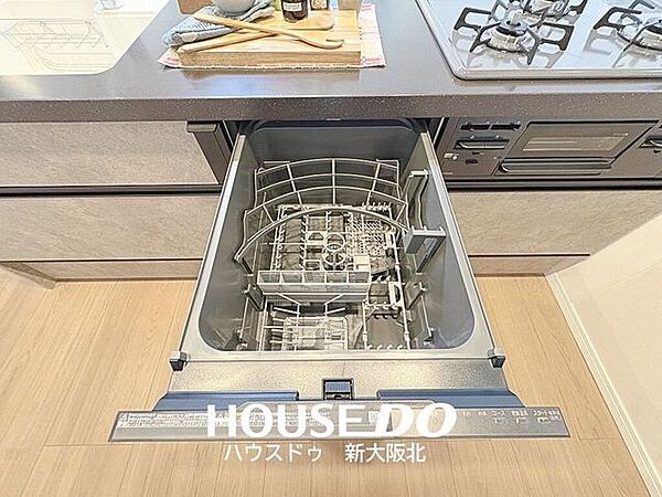 ■忙しい方にも嬉しい食器洗浄乾燥機付き！■食後のめんどうなお皿洗いは任せて、ご家族と一緒にくつろいじゃいましょう！■実は手洗いに比べて水の節約にもなるんですよ！