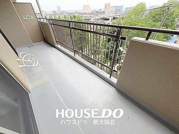 ■陽当り・通風・眺望良好のゆとりのあるバルコニー！■テーブルや観葉植物等を置けばまた違った空間に大変身します！