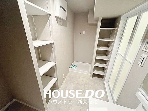 ■収納豊富は嬉しいポイント！■洗面所には2か所の棚を設置！かさばりがちなタオルや日用品もまとまります♪