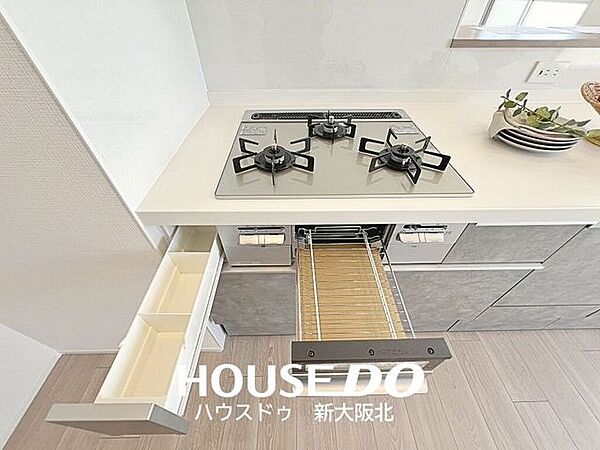 ■お料理しやすい3口コンロ！一度に3品作れるので、毎日のお料理も捗りますね！