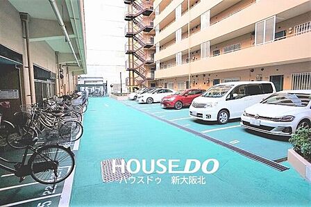 ■ゆとりある平面駐車場!■駐車場の空き状況は常に変動していますので最新の空き状況をお調べいたします!お気軽にお問い合わせください!