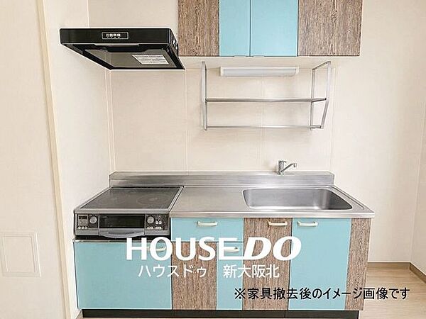 ■壁付きのキッチンは吊戸が作れるので空間を有効活用しつつ、収納を多く確保することができます！■散らかりがちなキッチンツールもスッキリと収納できますね！