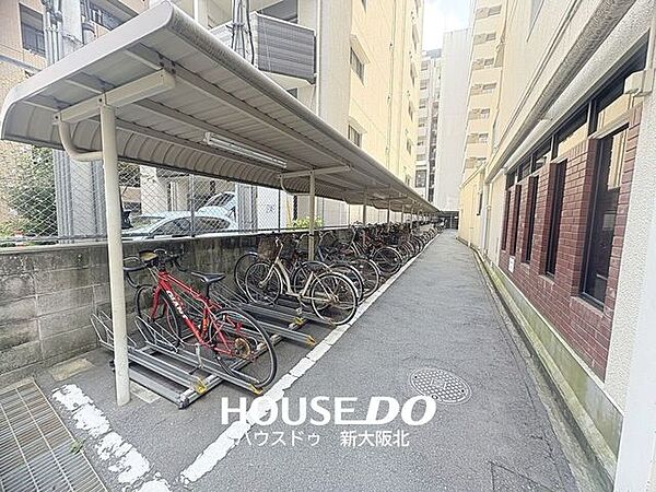 ■大きな駐輪スペースがあり、ゆとりをもって駐輪できます！■屋根が付いているので大切な自転車が濡れにくく、錆から守ってくれます！