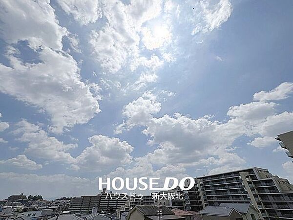 ■目の前を遮る建物がないため自然の光がしっかりと差し込む気持ちの良いバルコニーです♪