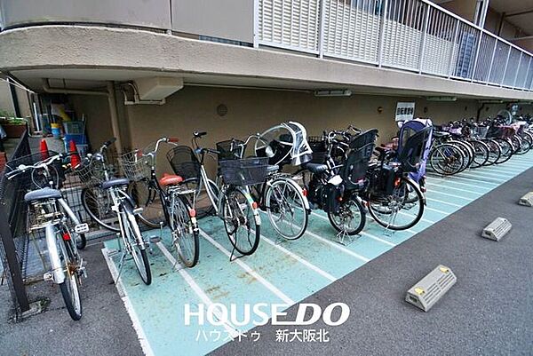 ■敷地内の駐輪場は、一台ずつ収納場所が決められているので、帰ってきたら自転車を置く場所がなくて困った・・・なんて心配はいりません！