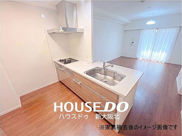 ■ご家族との会話が楽しめる対面式のシステムキッチン！■料理をしながらテレビを見たり、お子さまの様子を見守ることもできますよ！