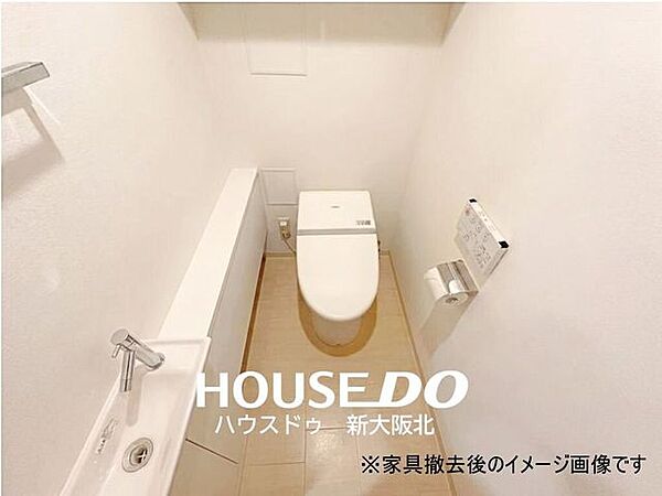 ■手洗いカウンター付き！年中いつでも快適にご使用いただける温水便座付きトイレ！■壁掛けリモコンがついているので操作もスムーズです！