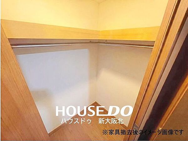 ■嬉しいウォークインクローゼットつき！■オールシーズンの衣服が一か所に収納できるため、衣替えの必要がありません！