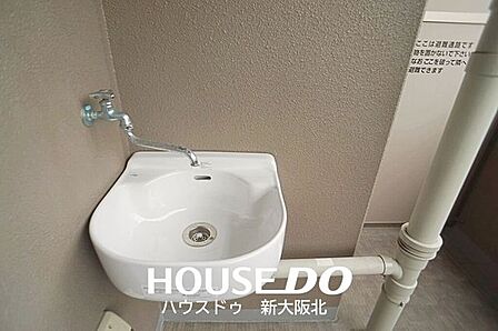 ■バルコニーにはスロップシンクがあるため、ペットの足洗い場にしても良し、ガーデニングやお掃除等にも活躍しますよ!