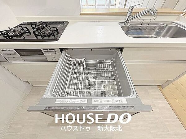 ■忙しい方にも嬉しい食器洗浄乾燥機付き！■食後のめんどうなお皿洗いは任せて、ご家族と一緒にくつろいじゃいましょう！■実は手洗いに比べて水の節約にもなるんですよ！