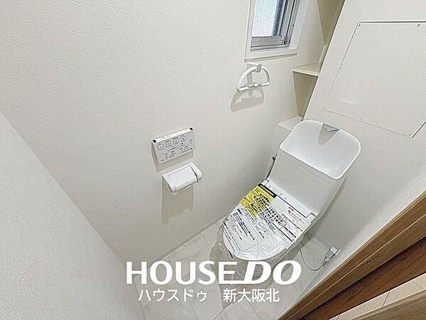 ■年中いつでも快適にご使用いただける温水便座付きトイレ！■壁掛けリモコンがついているので操作もスムーズです！