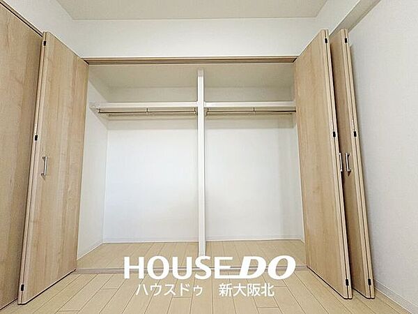 ■大容量のクローゼット！■お洋服はもちろん、小物や季節家電も収納できてお部屋がスッキリと片付きます！■造り付けのクローゼットは地震の揺れで倒れる心配がなく、防災面でも安心です！