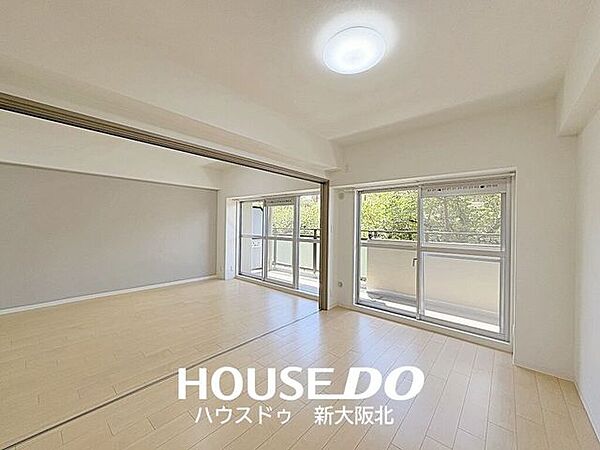 ■リビングに面したお部屋は、ご家族のライフスタイルに合わせて広々としたリビングとして使用したり、個室として利用するなど、使い分けることができます！