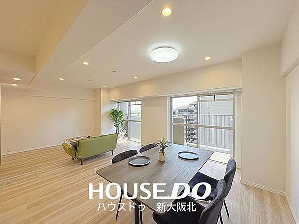 ■2面の窓から光が差し込むリビング！■南東向きで日当たりも良好！ポカポカの室内で、安らぎのひと時を演出します！