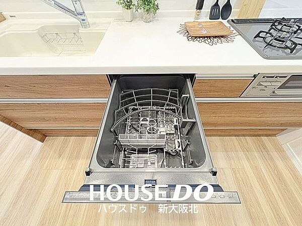 ■忙しい方にも嬉しい食器洗浄乾燥機付き！■食後のめんどうなお皿洗いは任せて、ご家族と一緒にくつろいじゃいましょう！■実は手洗いに比べて水の節約にもなるんですよ！