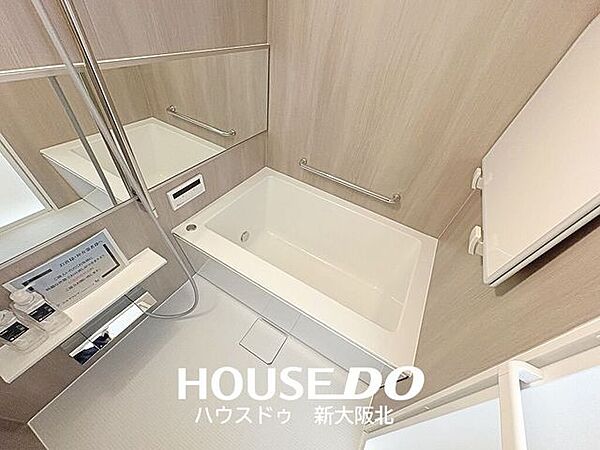 ■広々とした落ち着きのあるバスルームには浴室暖房乾燥機付きです！■寒い冬でも暖かくお風呂に入れますね♪■キレイなお風呂で一日の疲れをゆっくりと癒してくださいませ！
